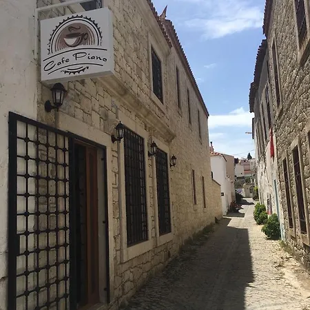 Cafe Piano Alacati Bed & Breakfast
